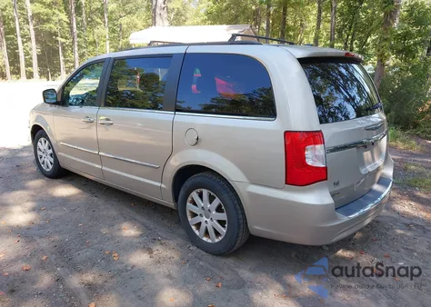 2014 Chrysler Town & Country Touring z USA, uszkodzony, nr VIN 2C4RC1BG9ER293974